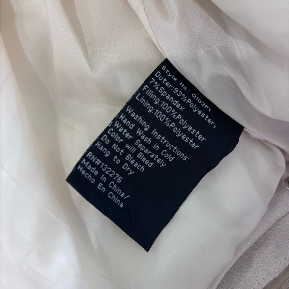 Coalition Cropped Cream Puffer Jacket – Size Medium – Excellent Condition - Picture 6 of 6